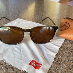 Ladies Ray-Ban sunglasses with case 4387